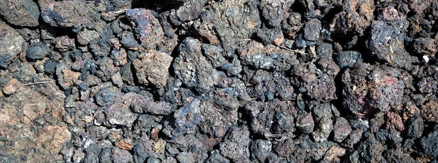 Mączka bazaltowa – bezpieczny, naturalny nawóz ze skały wulkanicznej