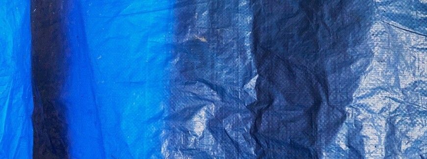 Plandeka ogrodowa – uniwersalne zastosowanie w rolnictwie i ogrodzie