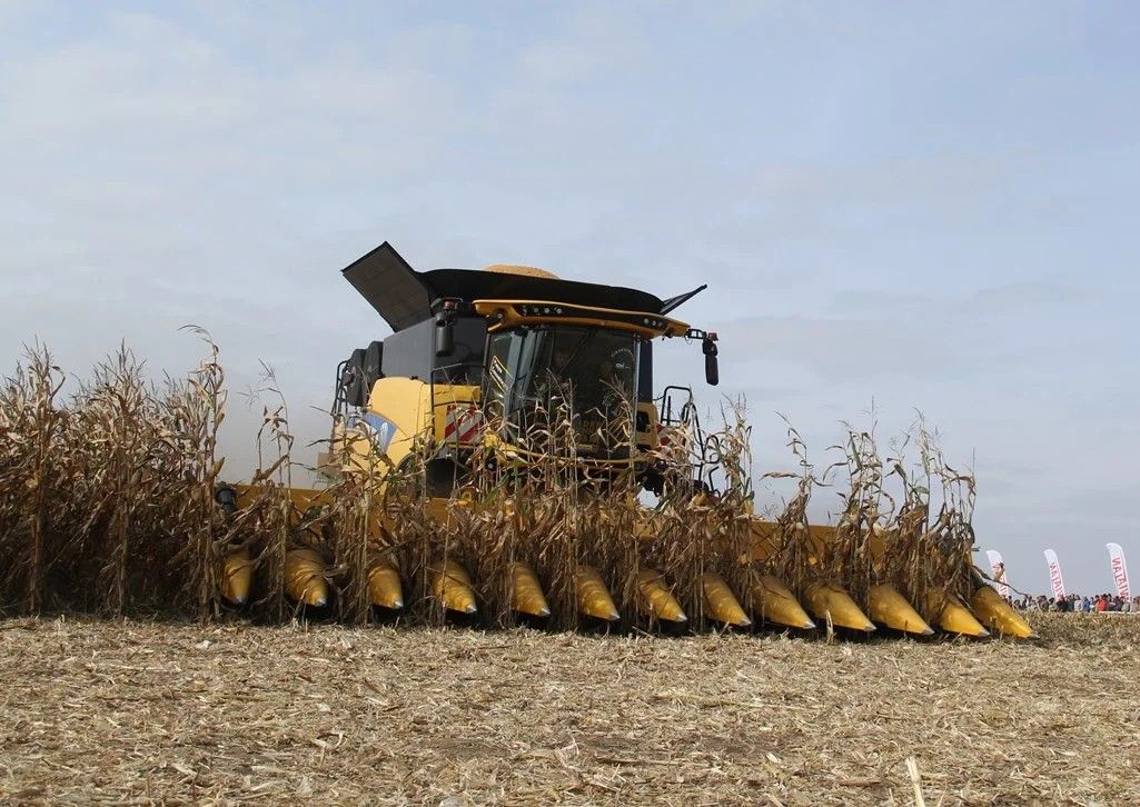 New Holland CR 10
