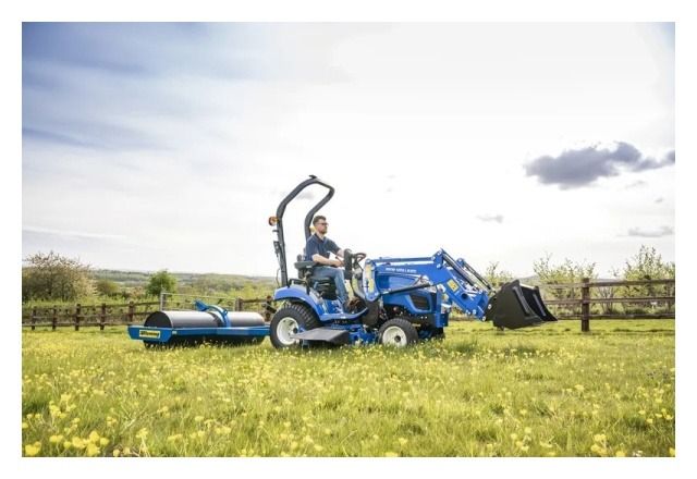 fot.New Holland Boomer 25