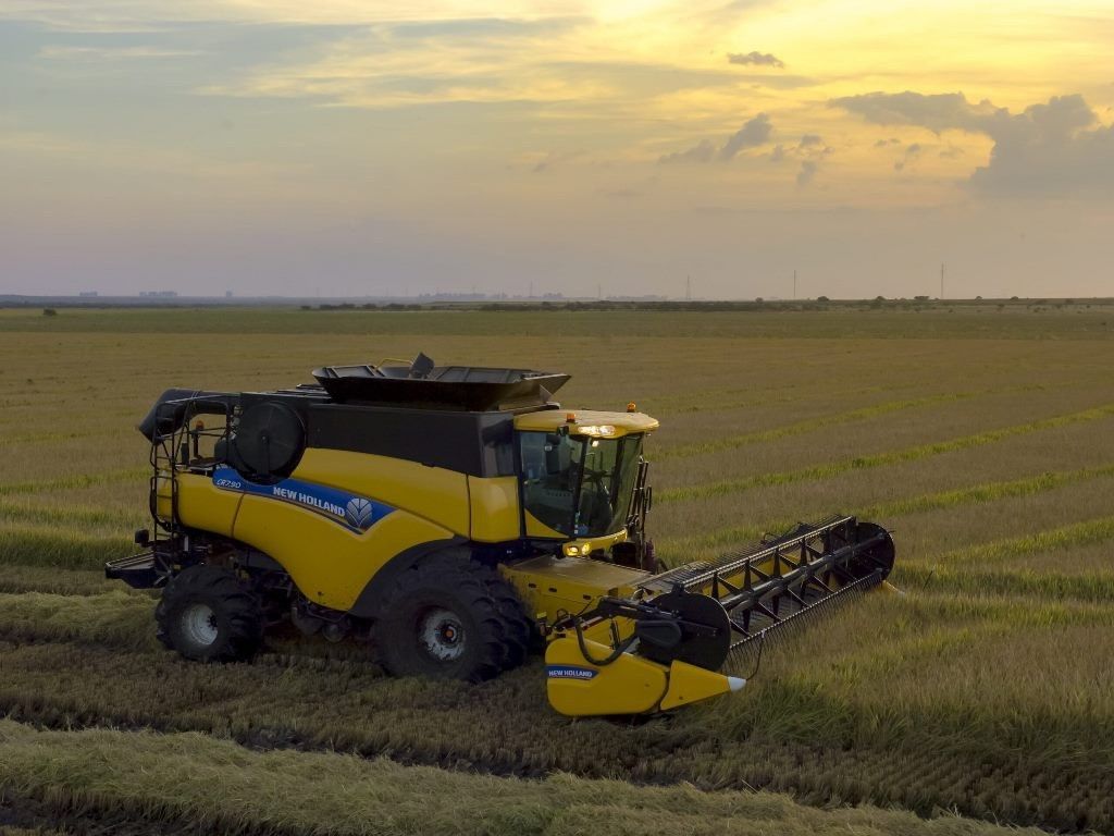 New Holland CR 7.90